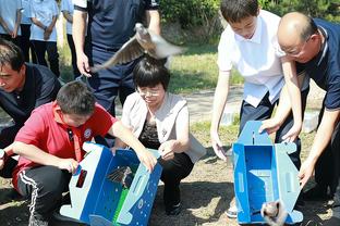 表妹就位！考辛斯&啦啦女神昨日抵台、明日14:00完成T1联赛首秀！