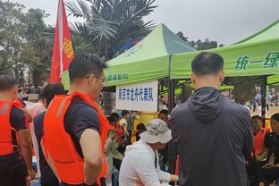 布伦森三连拒谈最后被判三分犯规：好判罚 下一个问题